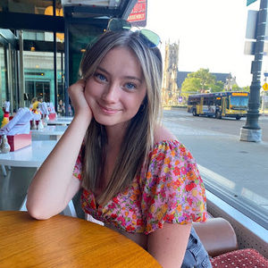 Meet your Posher, Chloe